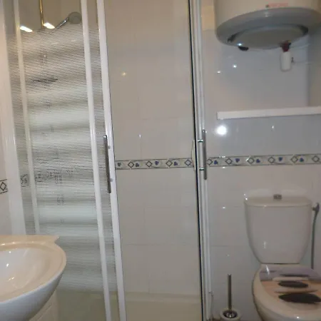 T1 A Balaruc-les-bains, Proche Thermes, Balcon Vitre, Bien Equipe, 2 Pers, Non-fumeurs, Sans Animaux - Fr-1-571-57